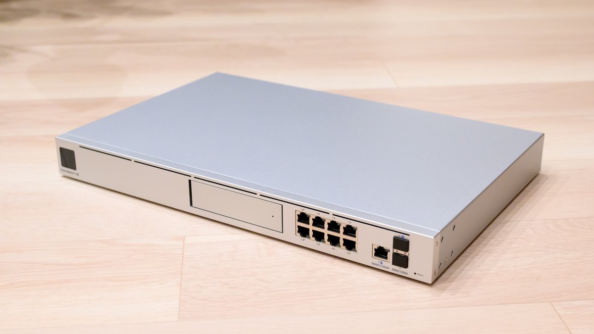 Ubiquiti UniFi UDM-SE レビュー: ハードウェア & 初期セットアップ編